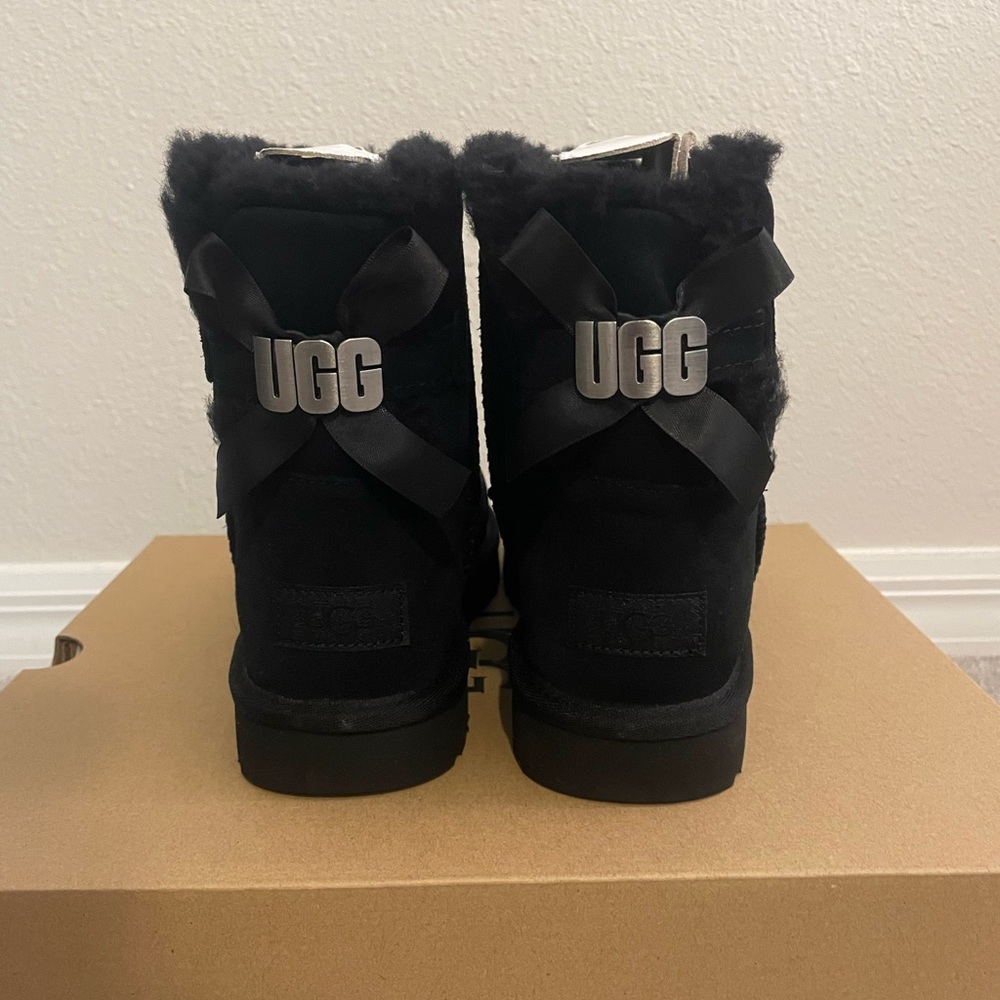 Mini Bailey UGG Metal Graphic